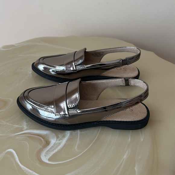 SOUL Naturalizer Womens Yeah Silver Faux Leather Penny Flat Loafers Shoes size 6 - Picture 4 of 12